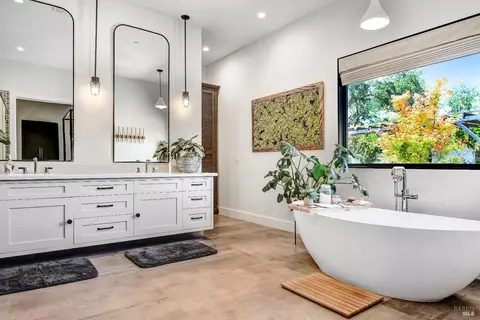 Bath - 85 W Trinity Rd, Glen Ellen, CA 95442 photo 2 of 8