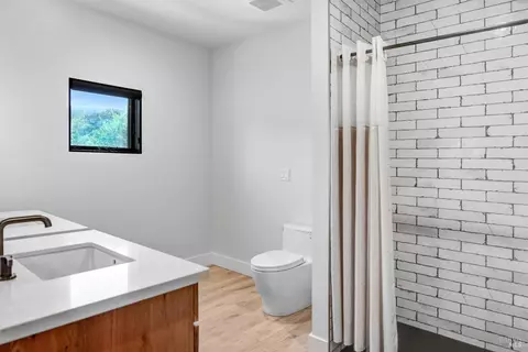 Bath - 85 W Trinity Rd, Glen Ellen, CA 95442 photo 6 of 8