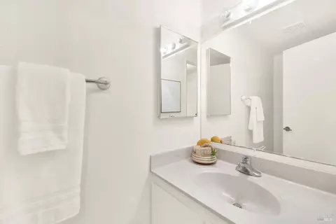 Bath - 460 Turner Dr, Benicia, CA 94510 photo 1 of 3