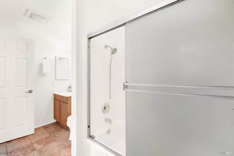 Bath - 460 Turner Dr, Benicia, CA 94510 photo 2 of 3