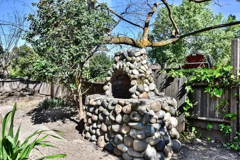 Exterior - 418 Nut Tree Rd, Vacaville, CA 95687 photo 2 of 4