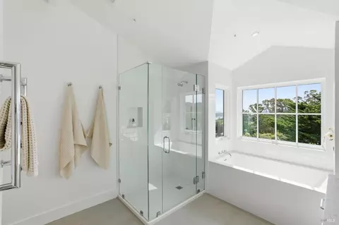 Bath - 32 Edgewood Ave, Mill Valley, CA 94941 photo 3 of 9