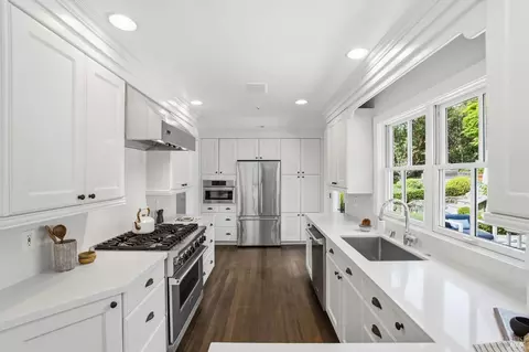 Kitchen - 32 Edgewood Ave, Mill Valley, CA 94941 photo 2 of 7