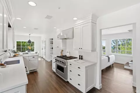 Kitchen - 32 Edgewood Ave, Mill Valley, CA 94941 photo 4 of 7