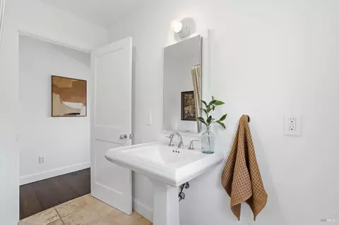 Bath - 32 Edgewood Ave, Mill Valley, CA 94941 photo 8 of 9