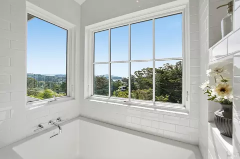 Bath - 32 Edgewood Ave, Mill Valley, CA 94941 photo 4 of 9