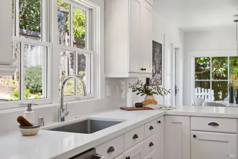 Kitchen - 32 Edgewood Ave, Mill Valley, CA 94941 photo 7 of 7