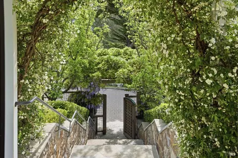 Exterior - 32 Edgewood Ave, Mill Valley, CA 94941 photo 3 of 20