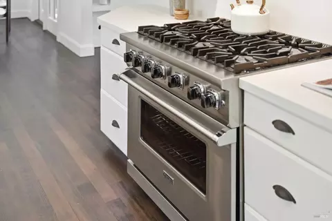 Kitchen - 32 Edgewood Ave, Mill Valley, CA 94941 photo 5 of 7