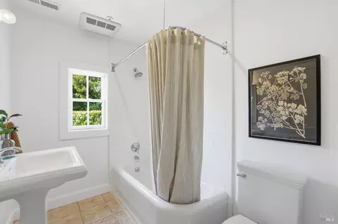 Bath - 32 Edgewood Ave, Mill Valley, CA 94941 photo 7 of 9