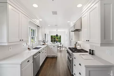 Kitchen - 32 Edgewood Ave, Mill Valley, CA 94941 photo 1 of 7