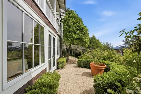 Exterior - 32 Edgewood Ave, Mill Valley, CA 94941 photo 14 of 20
