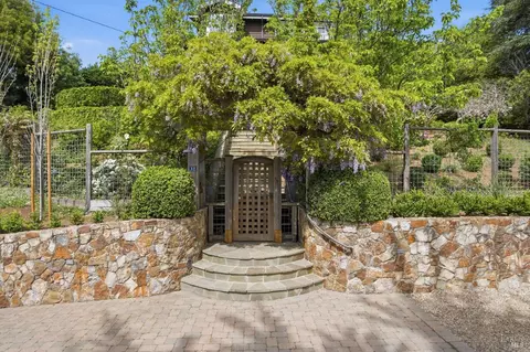 Exterior - 32 Edgewood Ave, Mill Valley, CA 94941 photo 2 of 20