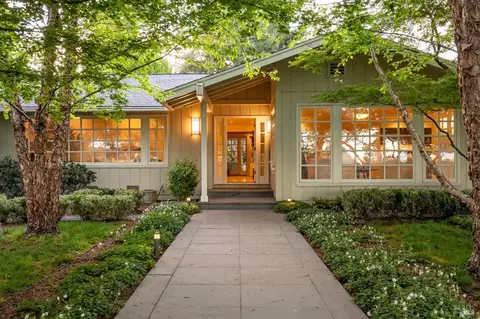 1670 Cabernet Ln, Saint Helena, CA 94574