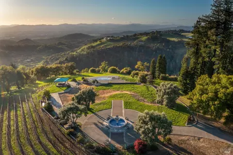 1980 Redwood Hill Ct, Santa Rosa, CA 95404