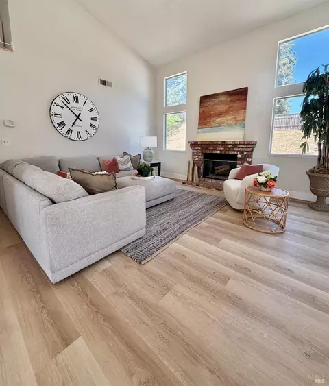 659 Rose Dr, Benicia, CA 94510 photo 2