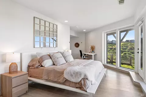 Bedroom - 557 Oceana Dr, Dillon Beach, CA 94929 photo 6 of 7