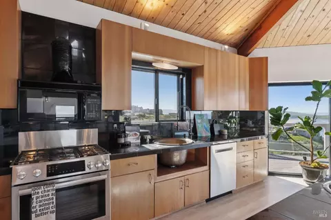 Kitchen - 557 Oceana Dr, Dillon Beach, CA 94929 photo 1 of 10
