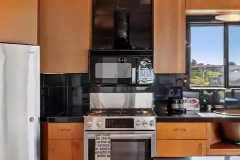 Kitchen - 557 Oceana Dr, Dillon Beach, CA 94929 photo 4 of 10