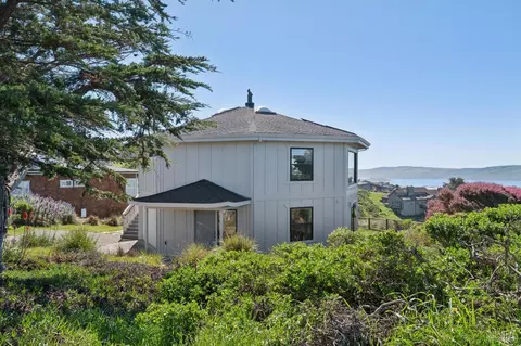 Exterior - 557 Oceana Dr, Dillon Beach, CA 94929 photo 13 of 14