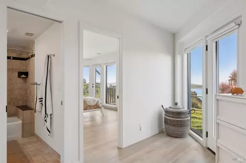 Entry Way - 557 Oceana Dr, Dillon Beach, CA 94929 photo 2 of 3