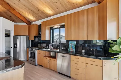 Kitchen - 557 Oceana Dr, Dillon Beach, CA 94929 photo 6 of 10