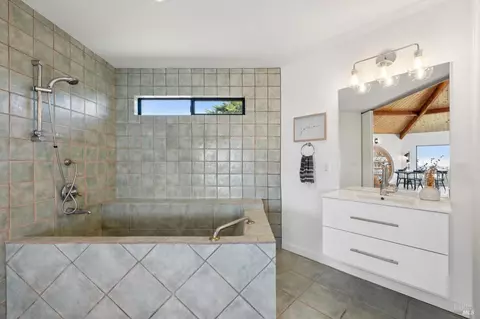 Bath - 557 Oceana Dr, Dillon Beach, CA 94929 photo 5 of 7