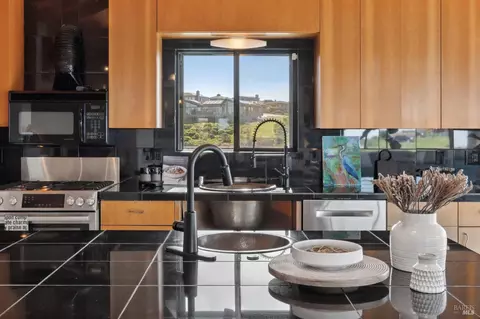Kitchen - 557 Oceana Dr, Dillon Beach, CA 94929 photo 3 of 10