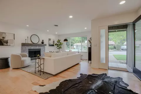 19331 Solano Ct, Sonoma, CA 95476
