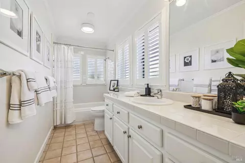 Bath - 369 Headlands Ct, Sausalito, CA 94965 photo 1 of 1