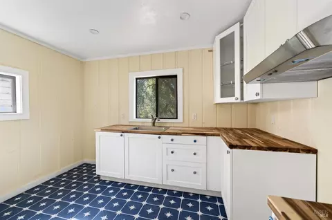 Kitchen - 8680 128 Hwy, Philo, CA 95466 photo 1 of 5
