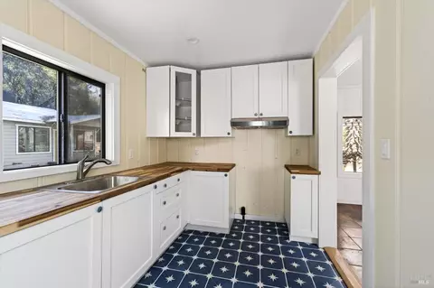 Kitchen - 8680 128 Hwy, Philo, CA 95466 photo 2 of 5