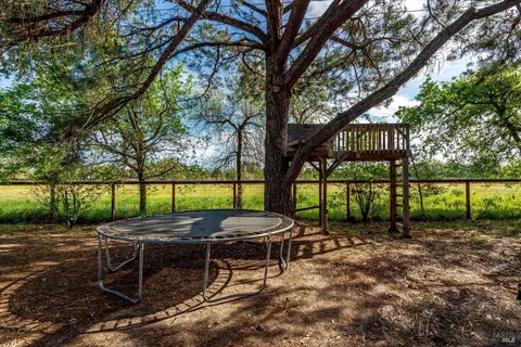 Exterior - 353 Patrick Ln, Windsor, CA 95492 photo 10 of 28