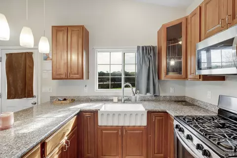 Kitchen - 353 Patrick Ln, Windsor, CA 95492 photo 12 of 12