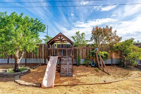 Exterior - 353 Patrick Ln, Windsor, CA 95492 photo 24 of 28