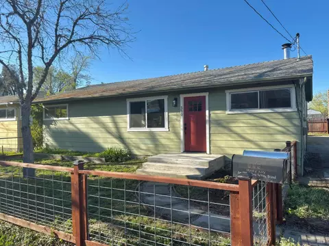 330 16th St, Lakeport, CA 95453