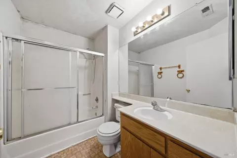 Bath - 401 Birkdale Dr, Vallejo, CA 94591 photo 4 of 4