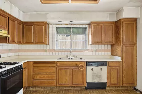 Kitchen - 401 Birkdale Dr, Vallejo, CA 94591 photo 1 of 2