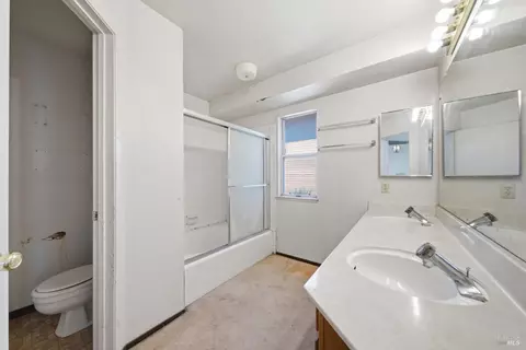 Bath - 401 Birkdale Dr, Vallejo, CA 94591 photo 3 of 4