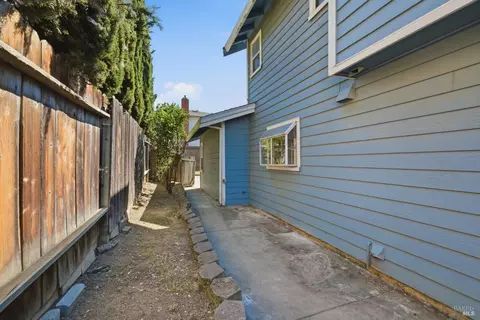 Exterior - 401 Birkdale Dr, Vallejo, CA 94591 photo 5 of 7