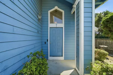 Entry Way - 401 Birkdale Dr, Vallejo, CA 94591 photo 1 of 2