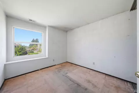 Bedroom - 401 Birkdale Dr, Vallejo, CA 94591 photo 6 of 7