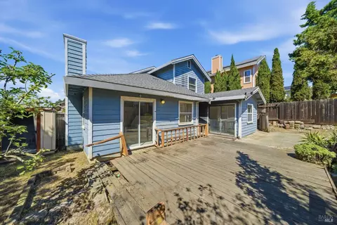 Exterior - 401 Birkdale Dr, Vallejo, CA 94591 photo 2 of 7