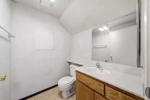 Bath - 401 Birkdale Dr, Vallejo, CA 94591 photo 1 of 4