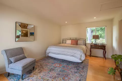 Bedroom - 1163 Mountain Pine Rd, Cloverdale, CA 95425 photo 4 of 6