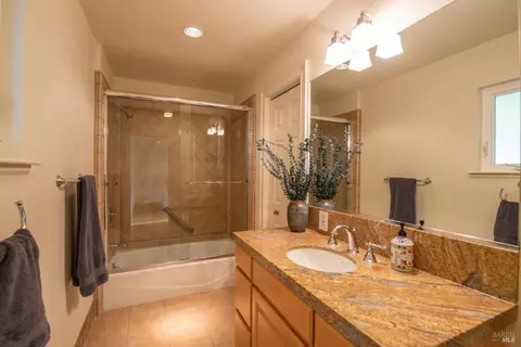 Bath - 1163 Mountain Pine Rd, Cloverdale, CA 95425 photo 3 of 4
