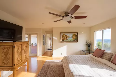 Bedroom - 1163 Mountain Pine Rd, Cloverdale, CA 95425 photo 2 of 6