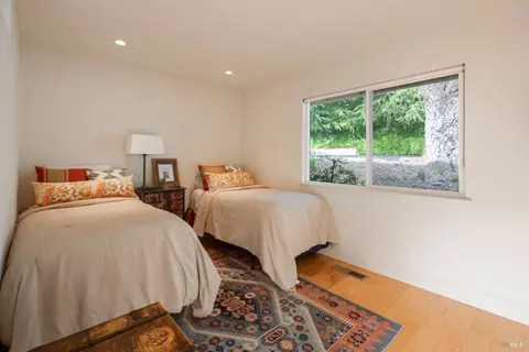 Bedroom - 1163 Mountain Pine Rd, Cloverdale, CA 95425 photo 5 of 6