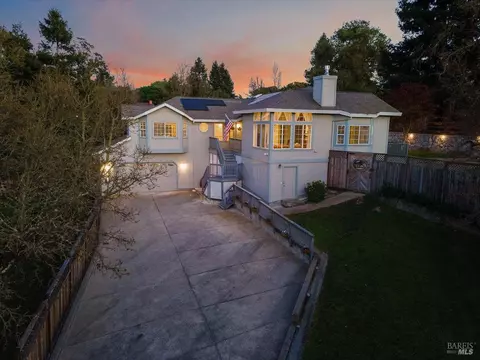6081 Malcom Ln, Penngrove, CA 94951