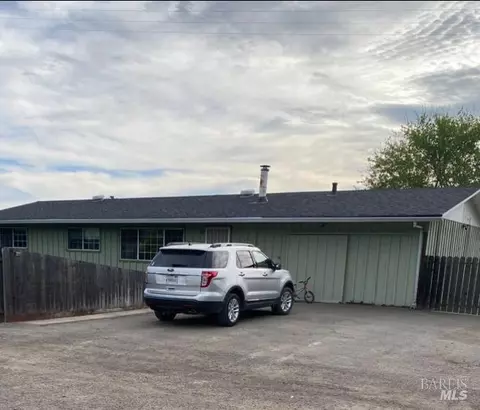 921 Valley Dr, Cloverdale, CA 95425